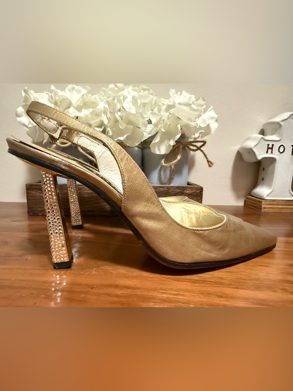 Stuart Weitzman Gold Slingback Pointed Heels with Embellished Heel size 8.5 B